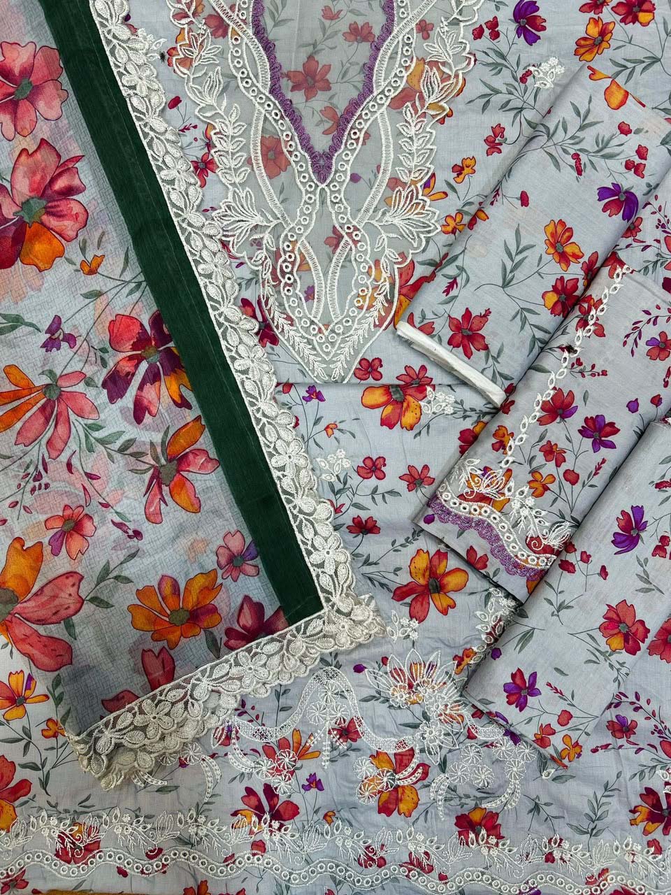 Printed Lawn 3-Piece Suit with Chiffon Dupatta KS79MX01