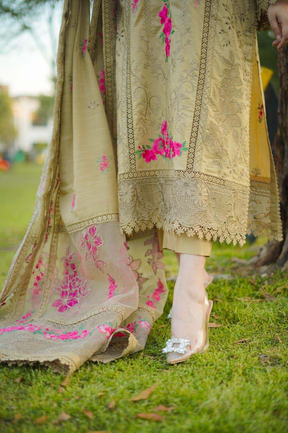 Aneela’s Heavy Embroidered Lawn 3-Piece with Cotton Net Dupatta Unstitched DPS70
