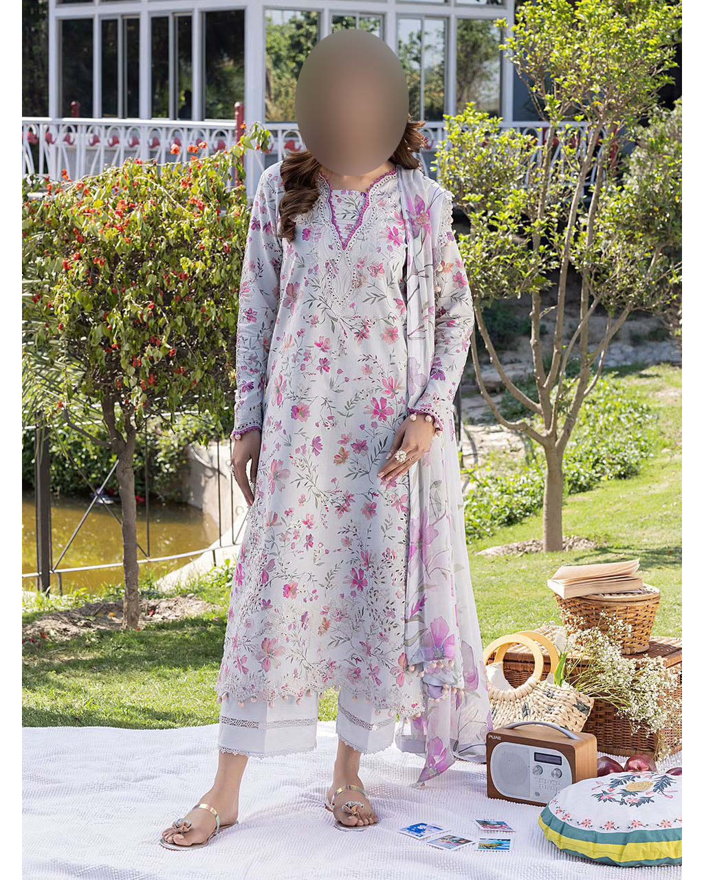 Printed Lawn 3-Piece Suit with Chiffon Dupatta KS79MX01