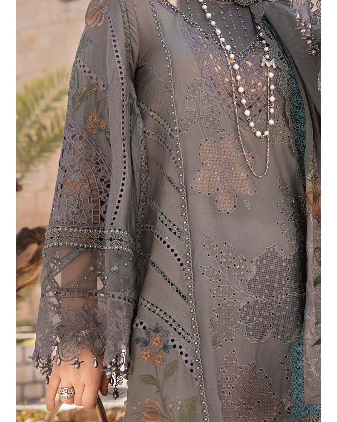 Maria B Heavy Embroidered Lawn 3-Piece suite Unstitched UP08