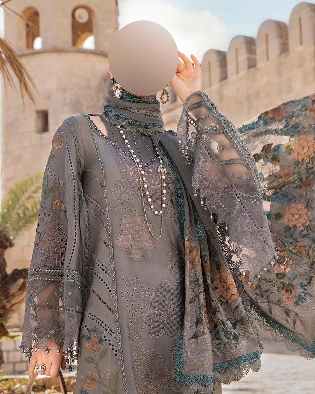 Maria B Heavy Embroidered Lawn 3-Piece suite Unstitched UP08