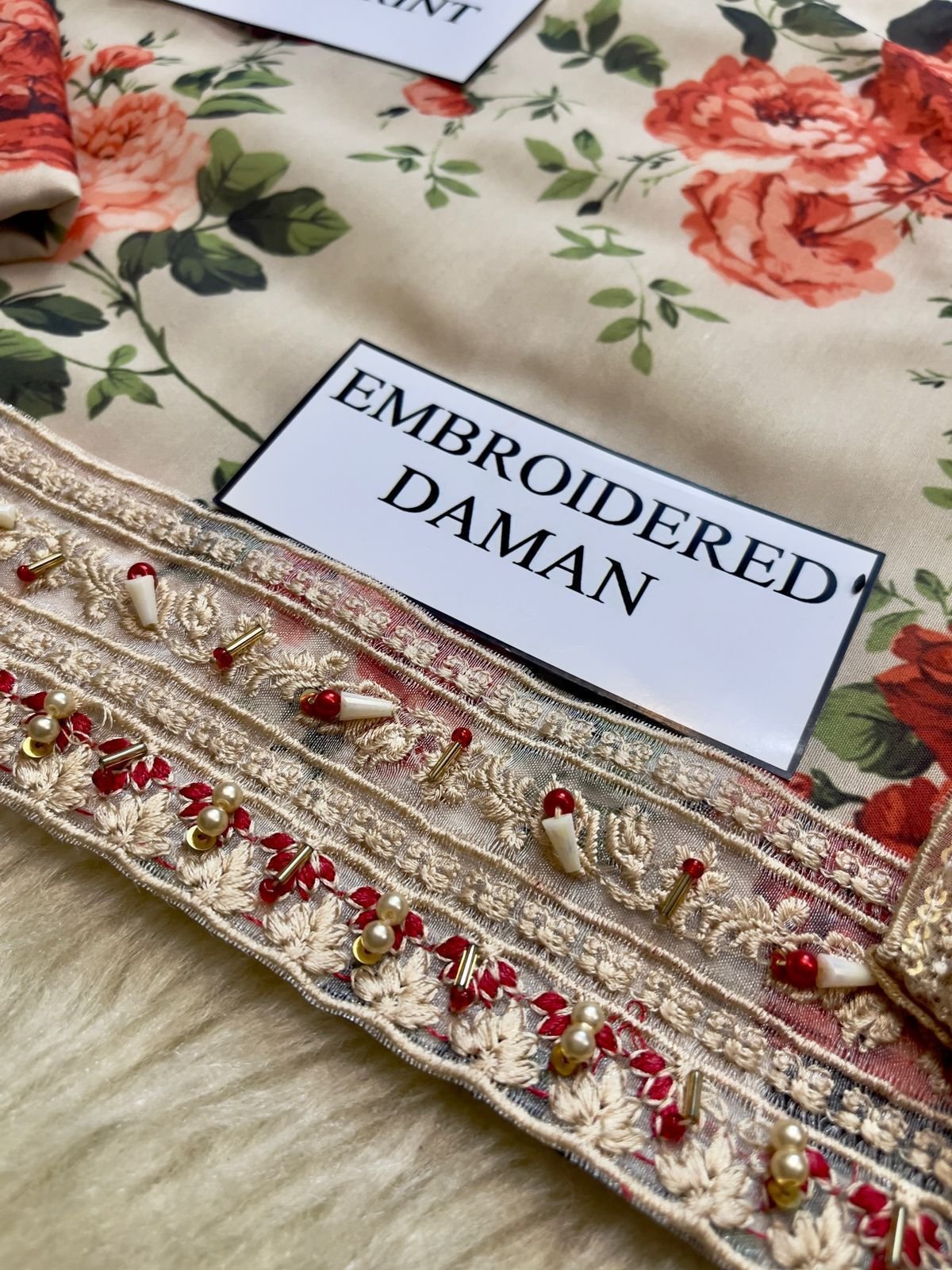 Vaniya Embroidered Lawn 3 Piece Unstitched Suit - Image 6
