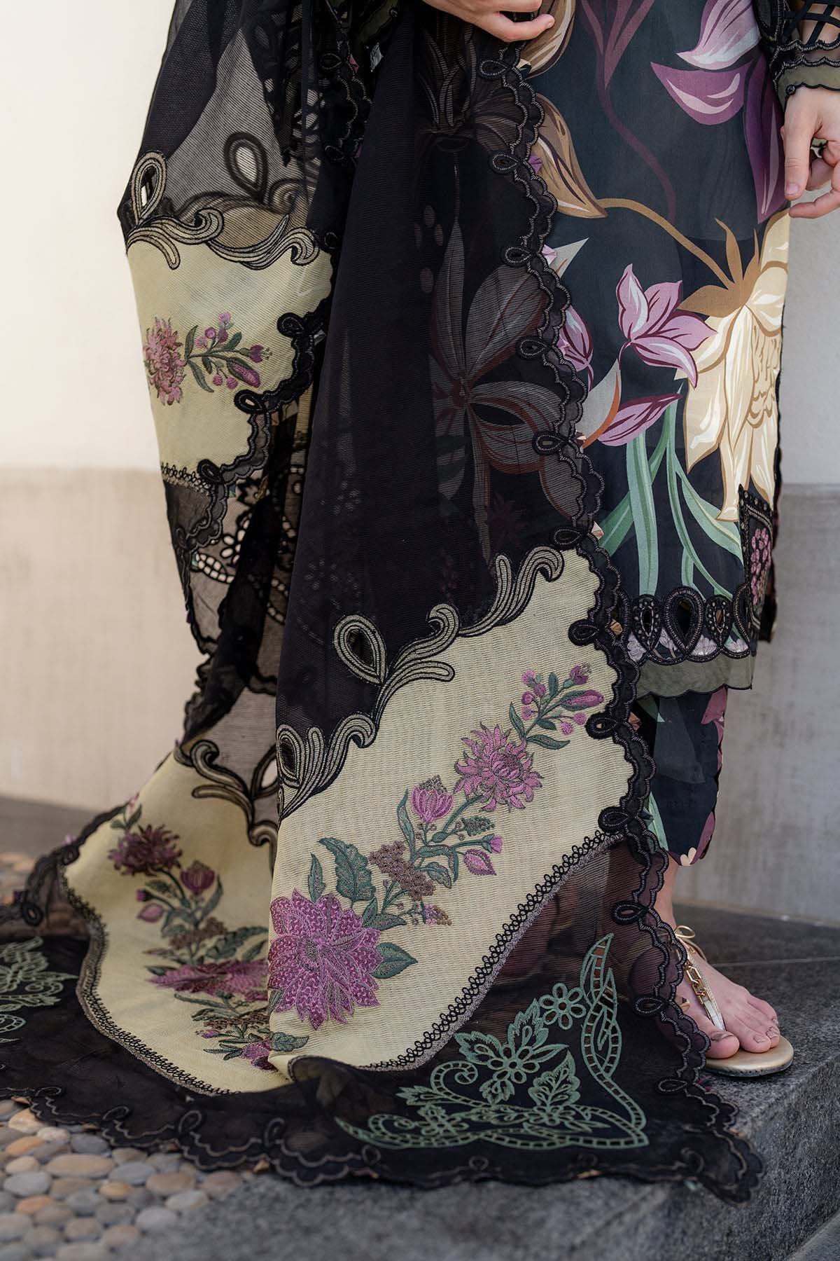 Baroque 3 Piece Unstitched Embroidered Lawn Suit - SF-4090 - Image 7