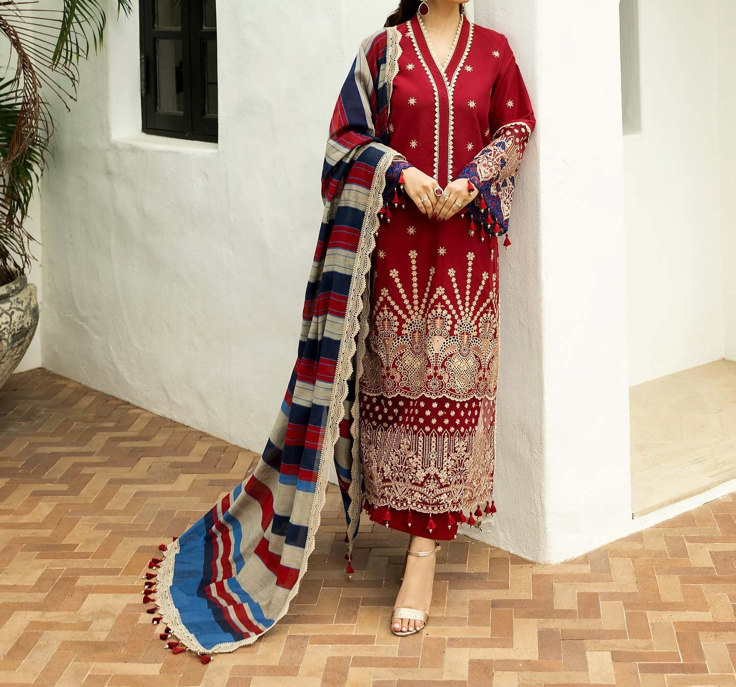 Zainab Chottani Unstitched 3-Pcs Chikankari Lawn Cotton with Khadi Net Dupatta ZC002 - Image 2